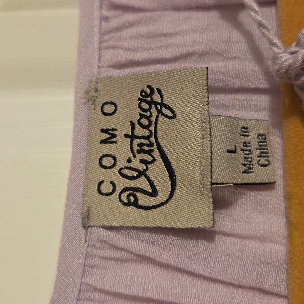 Lightweight Blouse - Picture 2 of 3